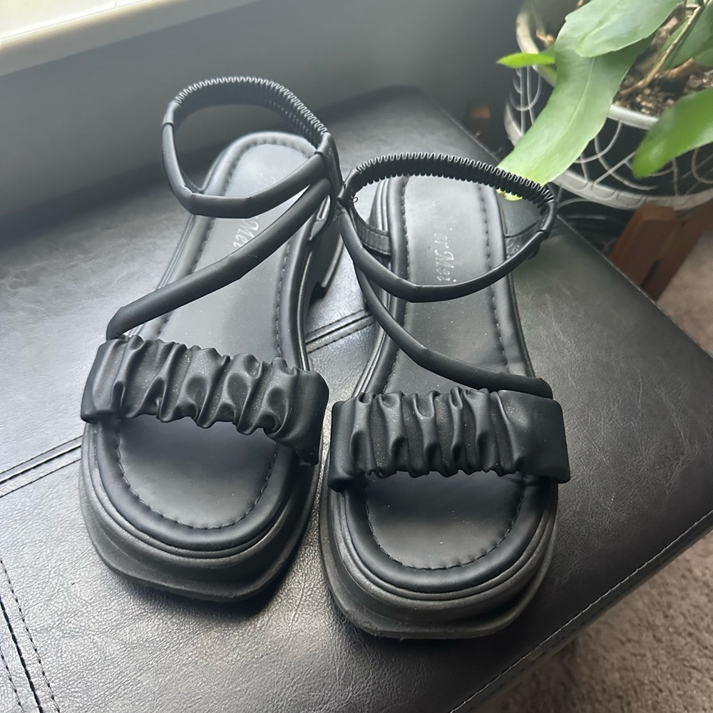 Adorable thick heel platform wedge black Sandals